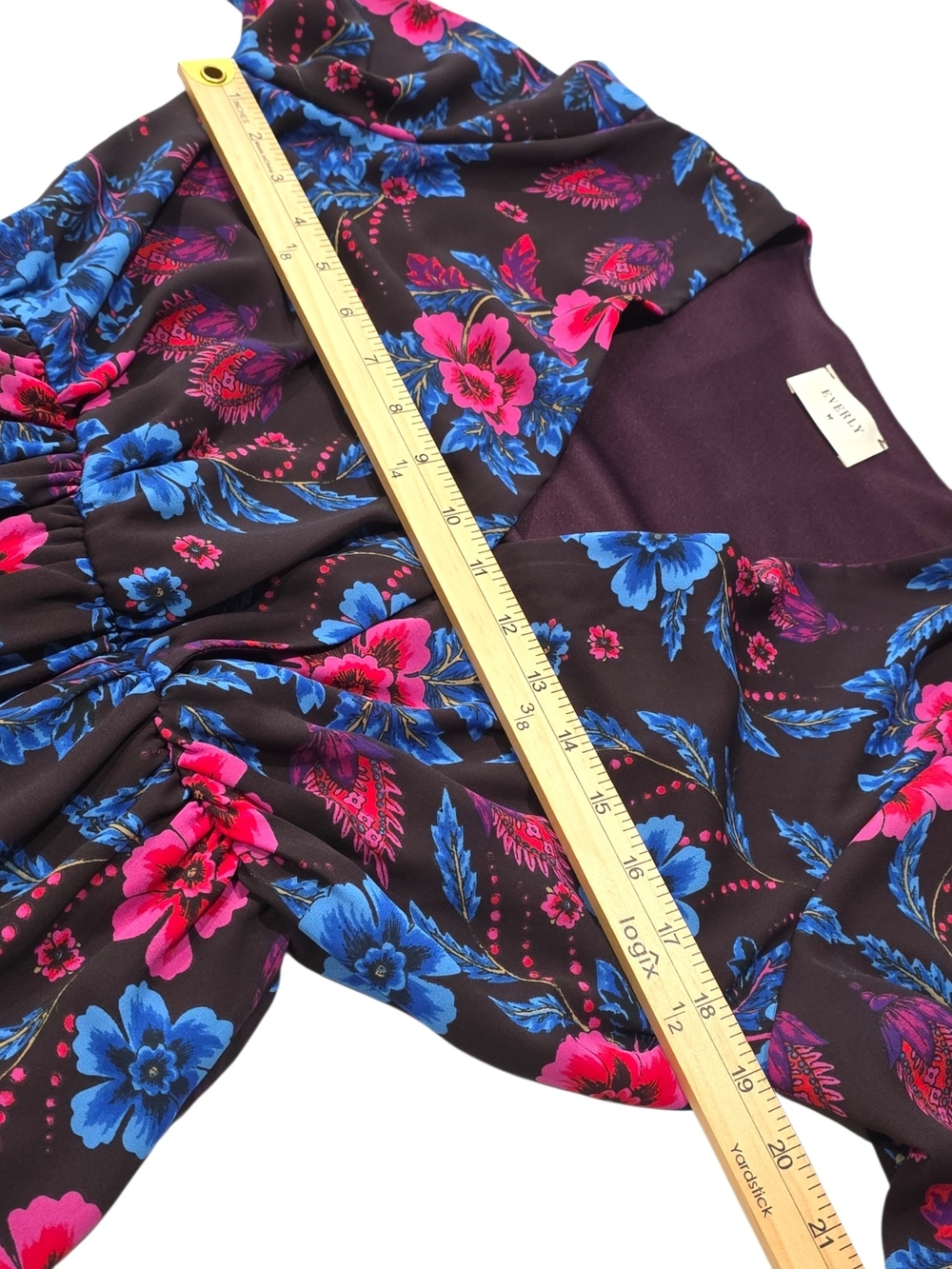 Everly Woman's Floral Romper Size Large (L) E83 - Picture 9 of 9